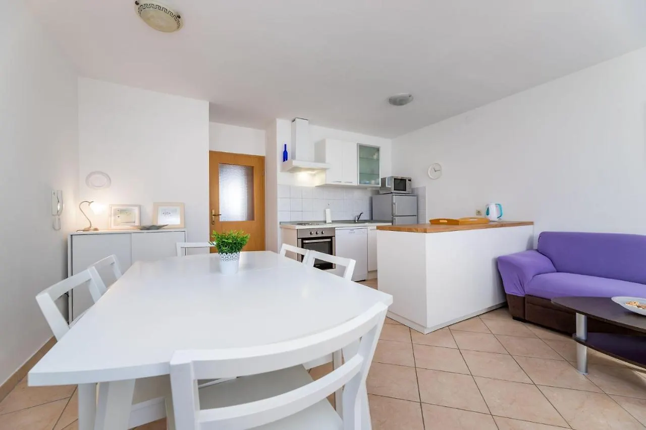 Azzuro Apartment Baska