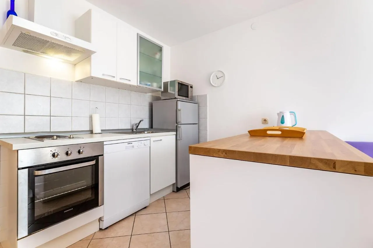 Azzuro Apartment Baska