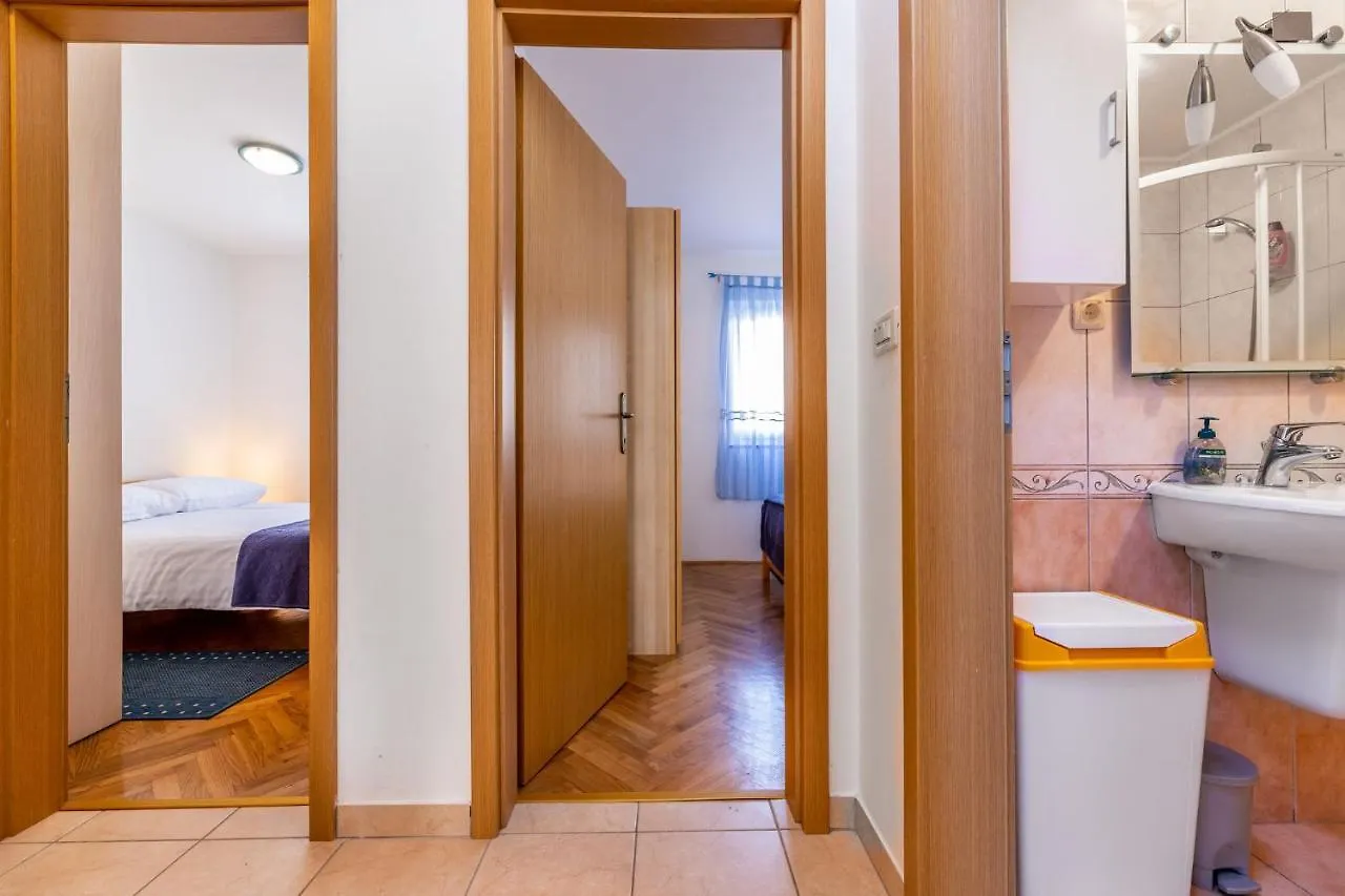 Azzuro Apartment Baska